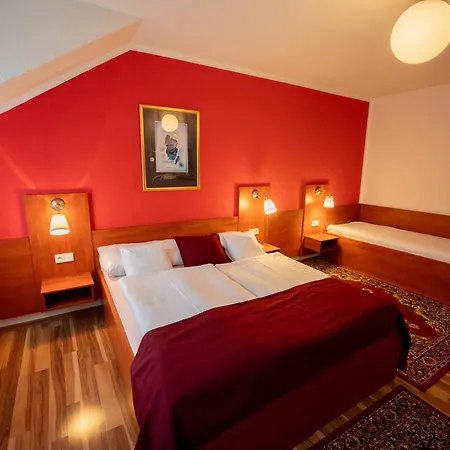 Hotel Na Pekarne 3*