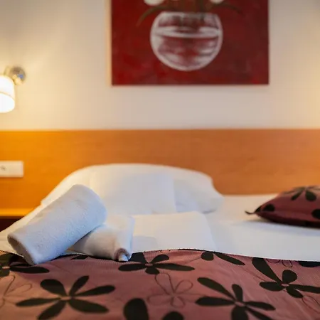 Hotel Na Pekarne 3*